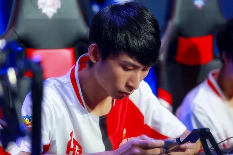 幕后