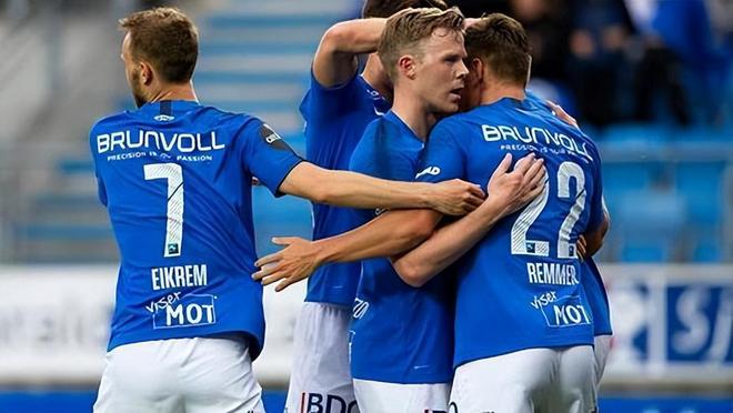 令人惊叹地 令人惊叹地